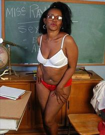 Curvy nude housewife with